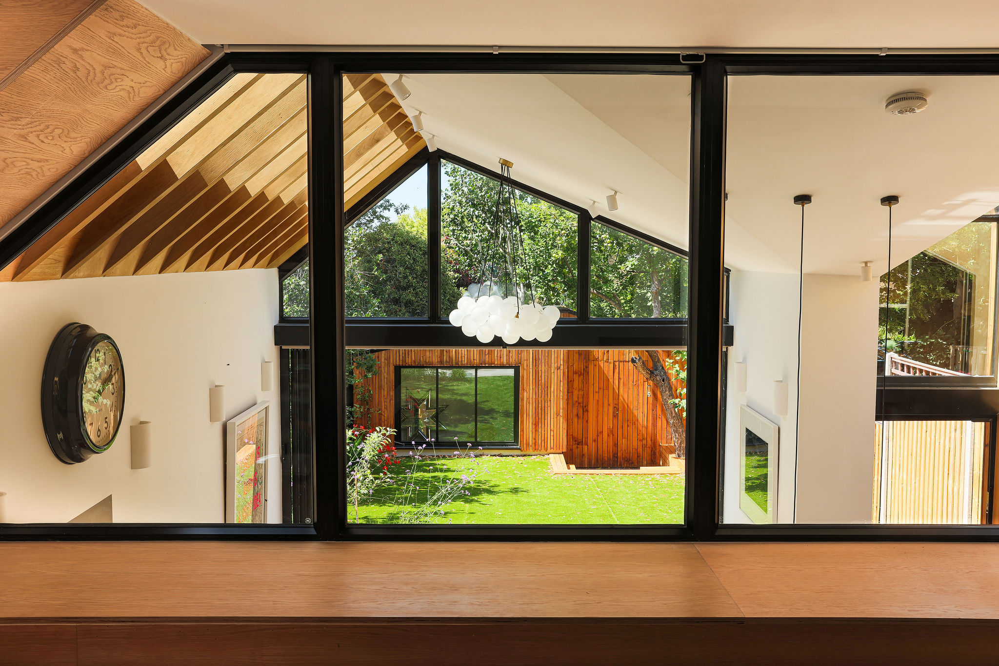 M&M’s House Herne Hill room