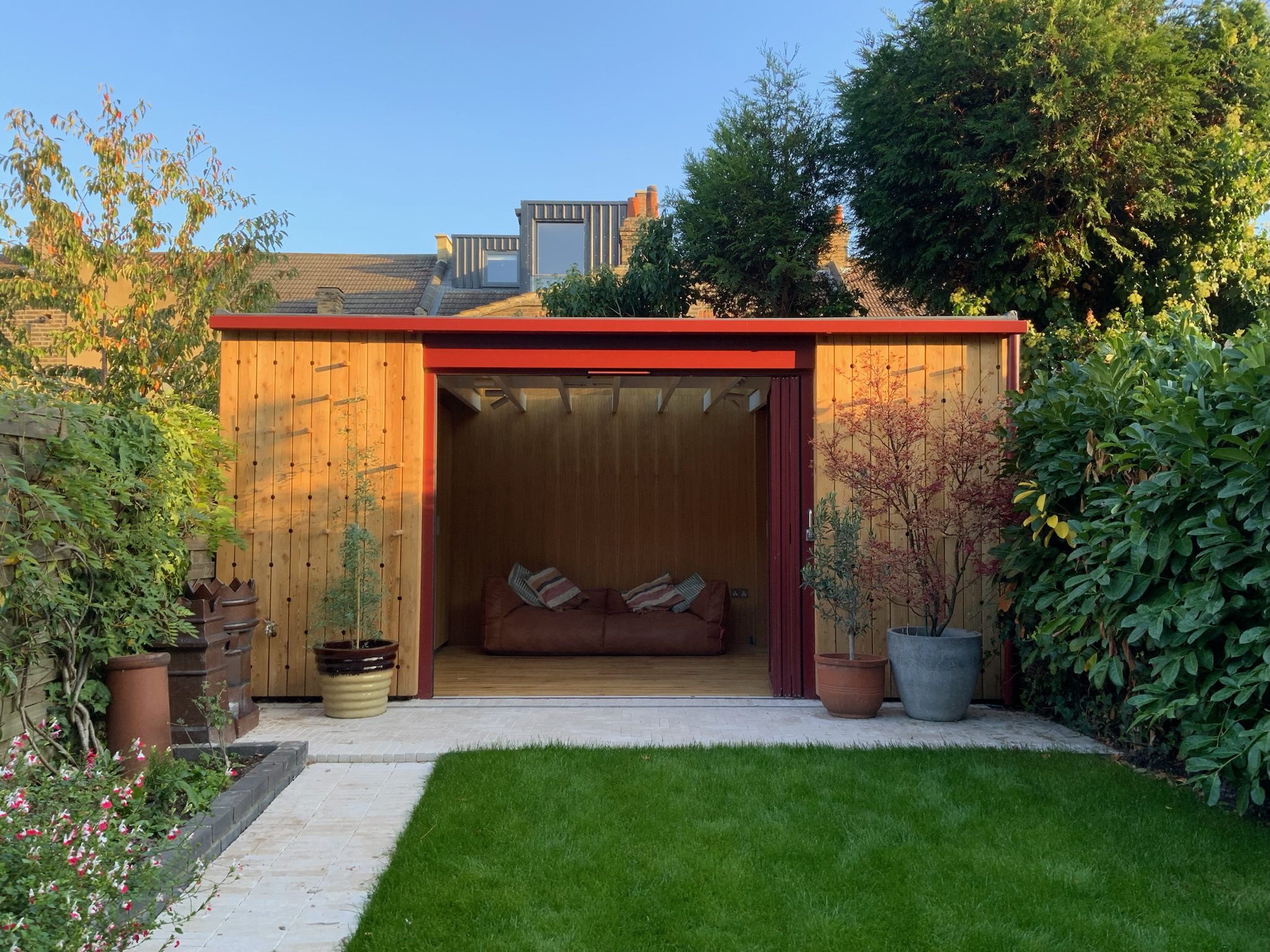 A garden room that extends the family living space and transforms the back of this mid-terrace Victorian property.