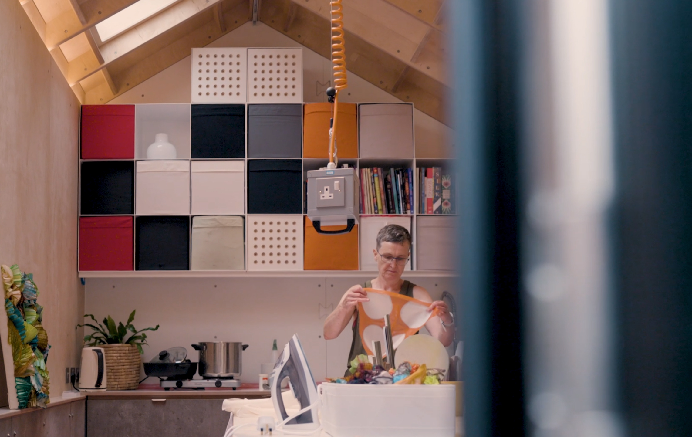 This bespoke garden studio was created for a textile designer, providing a light-filled, functional workspace for fabric dyeing, design and artistic exploration. Every detail was tailored to support the client’s creative practice while connecting to the garden and natural light.</p>
<p>